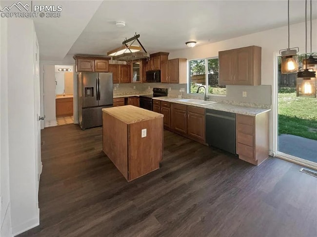 Foto del edificio - 7356 Waterman Way