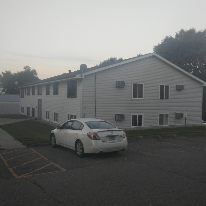Building Photo - 309 W 9th St
