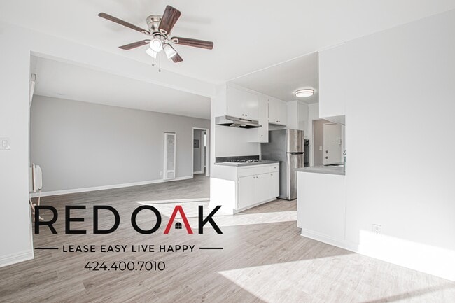 Building Photo - 12737 Moorpark St