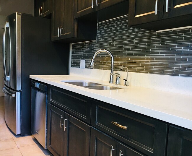 Kitchen - 10475 EASTBORNE Ave