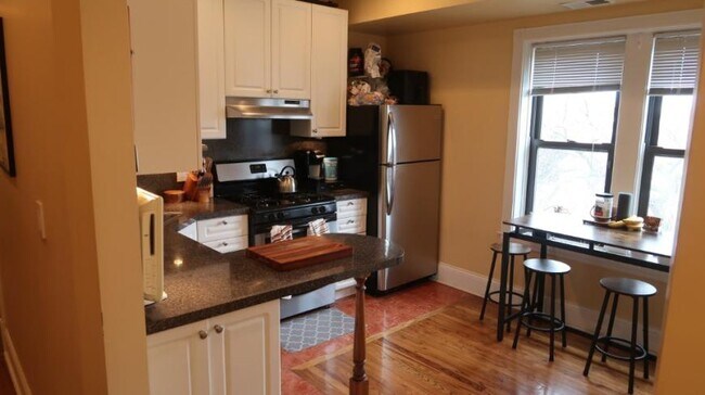 Building Photo - 2 bedroom in CHICAGO IL 60618