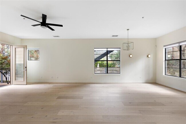 Foto del edificio - 707 Cardinal Ln