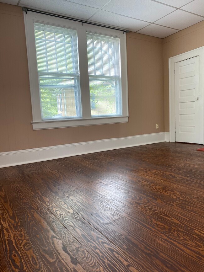 Sala de estar - 222 W End Blvd
