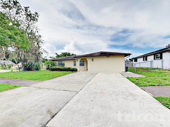 Building Photo - 6320 Moog Rd