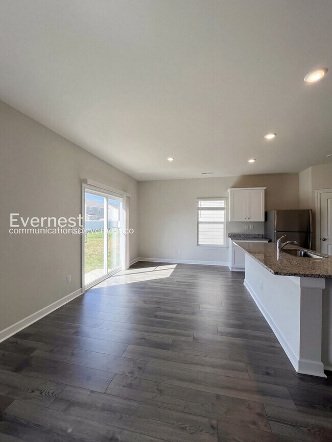 Foto del edificio - 2344 Valverde Wy