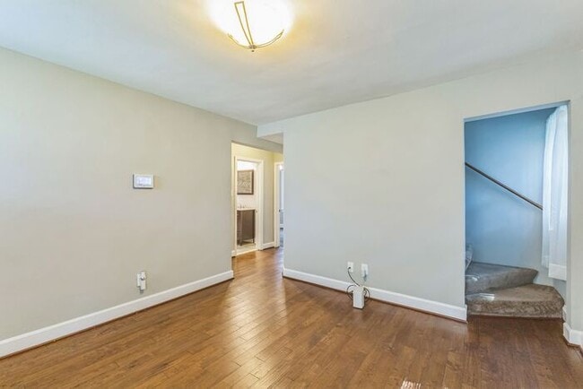 Building Photo - 4812 Emo St