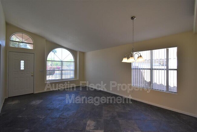 Building Photo - 1283 W Yvonne Ln