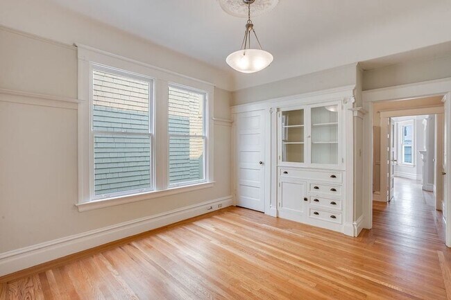 Foto del edificio - Top Floor Presidio Heights 1BD/1BA. On-sit...