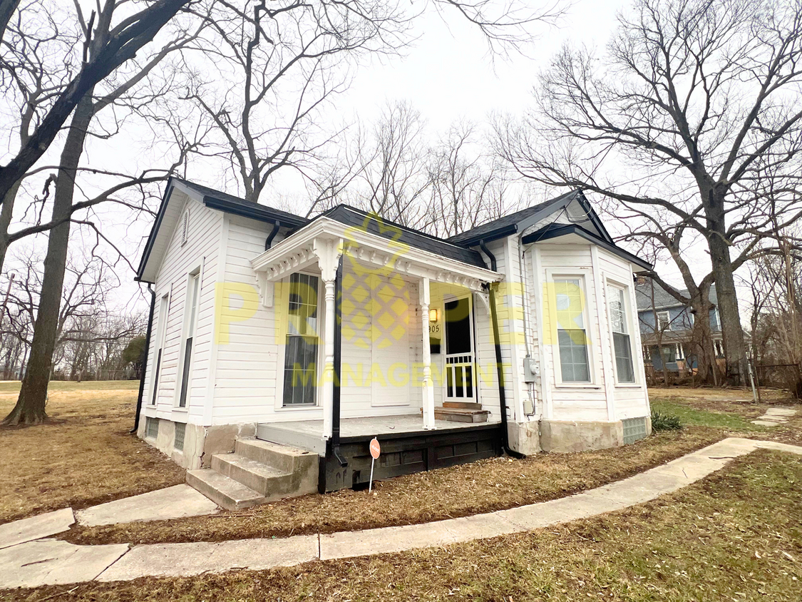 Primary Photo - 3 bedrooms 2 full bathrooms house