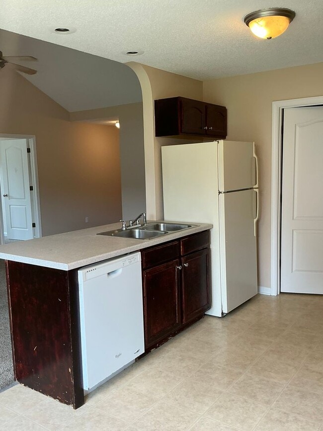 Foto del edificio - 2770 N Whitfield Rd