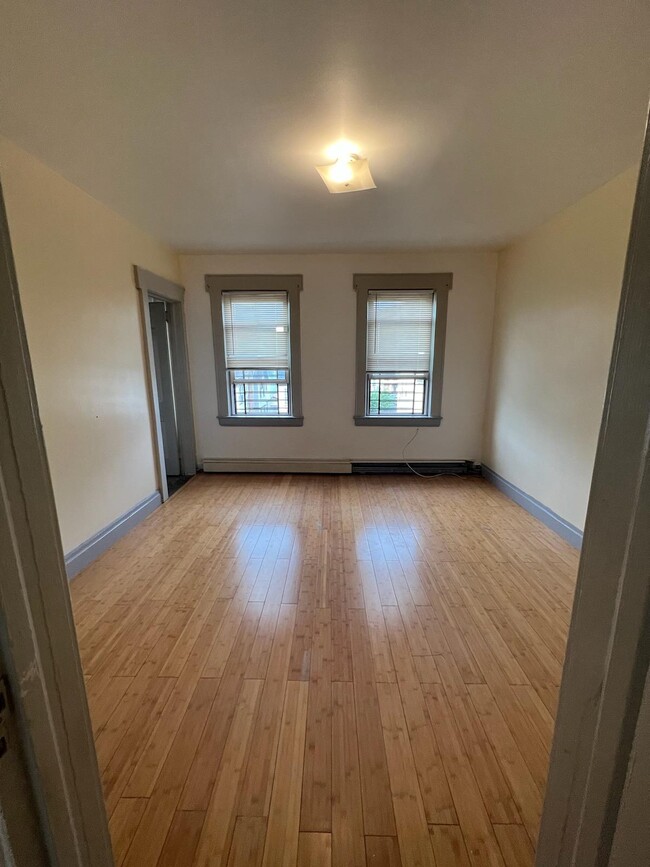 Large Main Bedroom - 229 Renner Ave