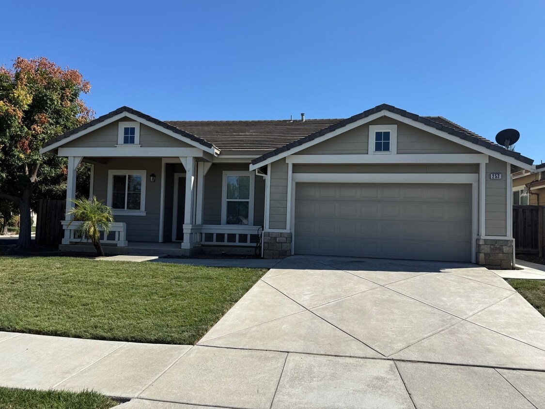 Foto principal - Great single story located in Sunset Cross...