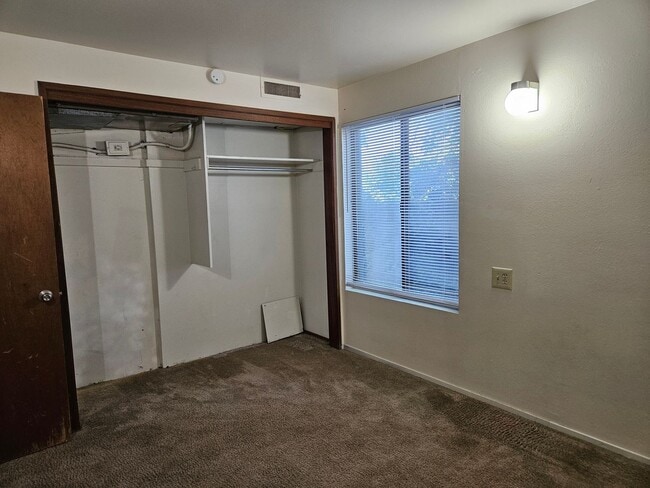 Building Photo - 320 S 700 E