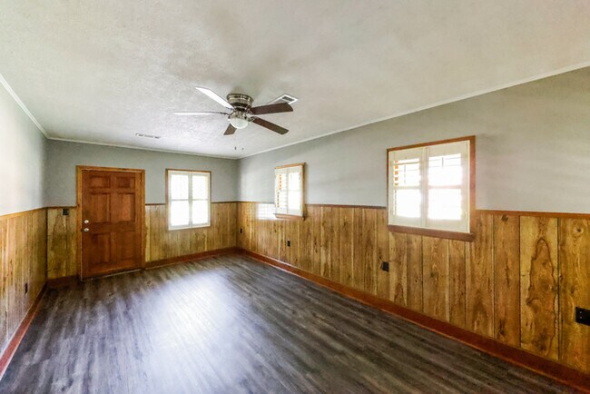 Building Photo - Charming Home in Montgomery