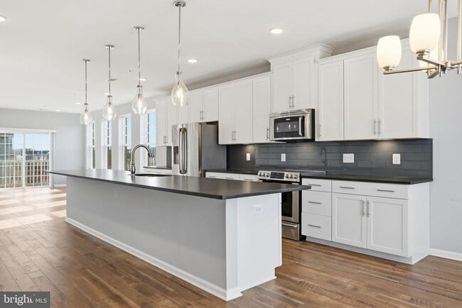 Building Photo - 9701 Tealbriar Dr