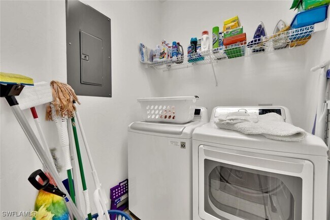 Foto del edificio - 27031 Lake Harbor Ct