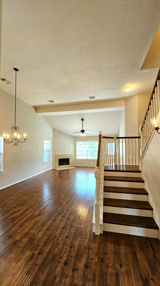 Foto del edificio - 714 Cypresswood Ridge