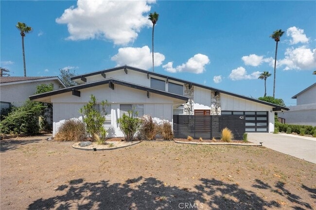 Foto del edificio - 421 Larry Ln