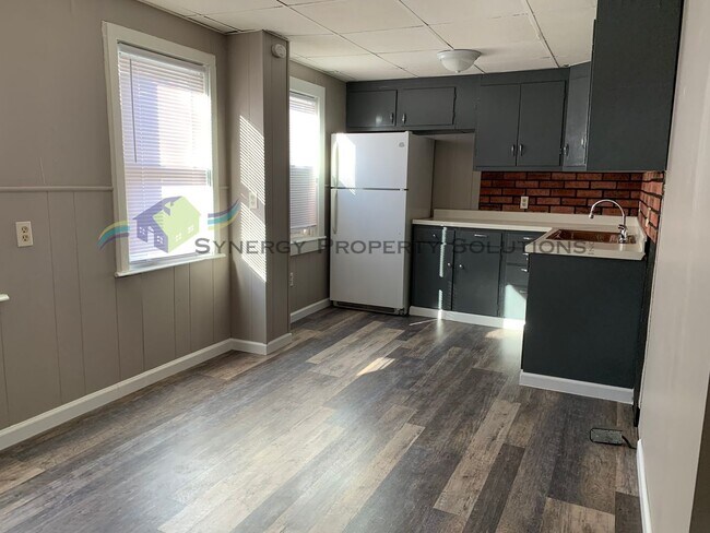 Building Photo - Rental Available!