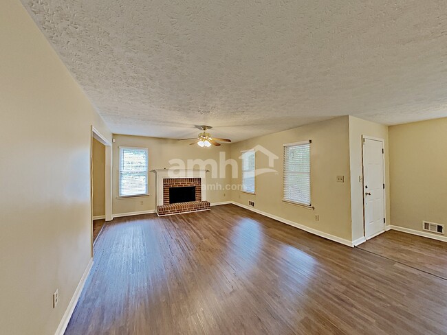 Building Photo - 126 King William Drive