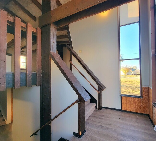 Building Photo - Don't miss out on our MOVE IN SPECIAL!!!!!...