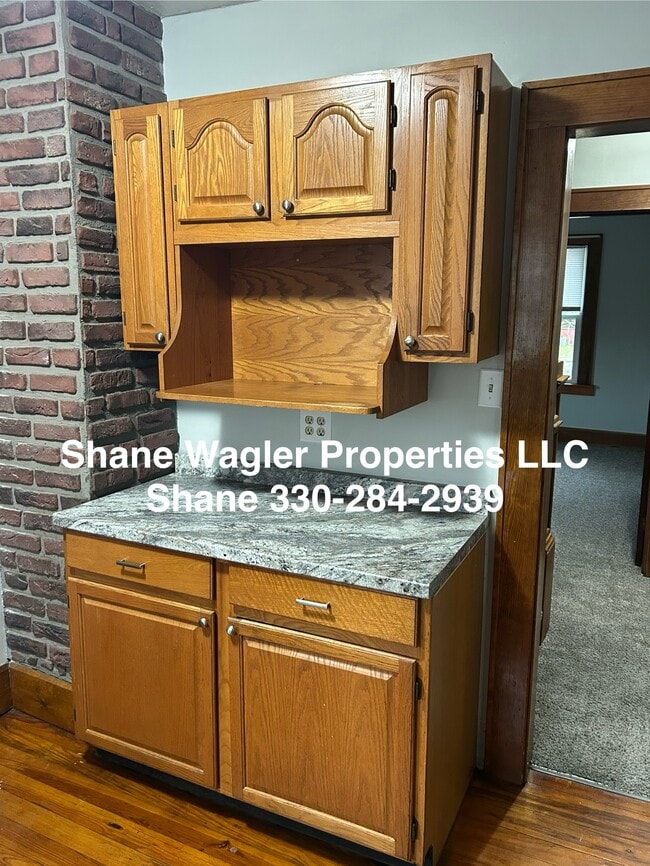 Building Photo - 1370 S Freedom Ave