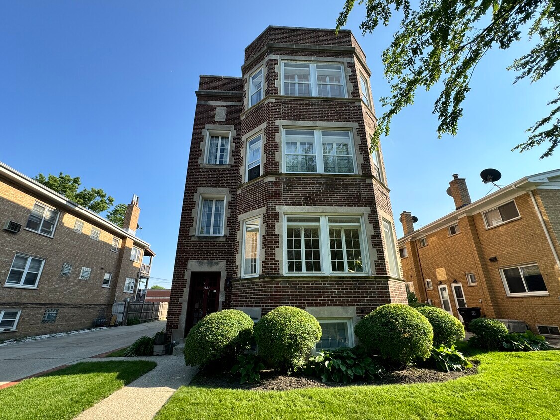 Primary Photo - 4827 Elm St