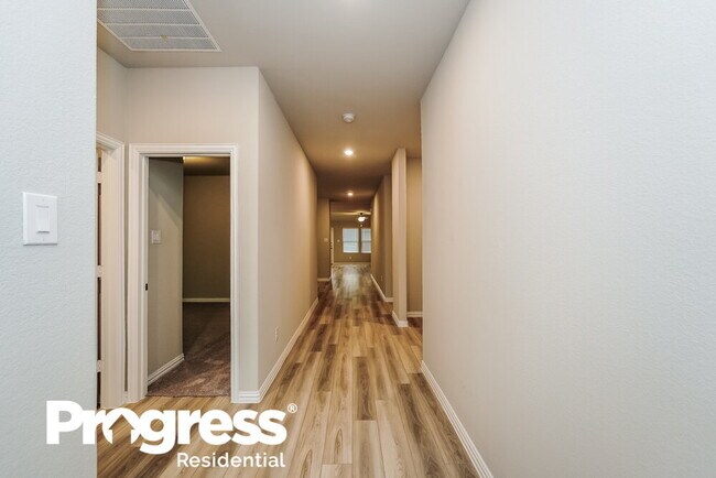 Building Photo - 2208 Lacerta Dr
