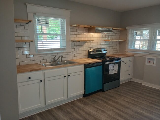 Foto del edificio - 218 N Hickory St