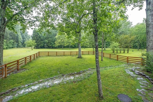 Building Photo - Stunning 5BR House on acreage in Brentwood