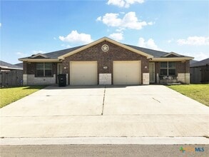 Building Photo - 1304 Cavalry Ln
