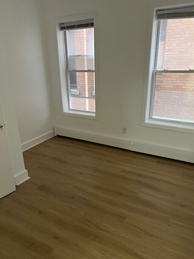 Building Photo - Pet Friendly Renovated Brookline Gem with Laundry in Unit and 1 Parking is a steal!