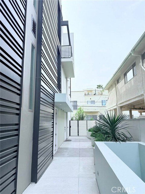 Foto del edificio - 1729 S Barrington Ave