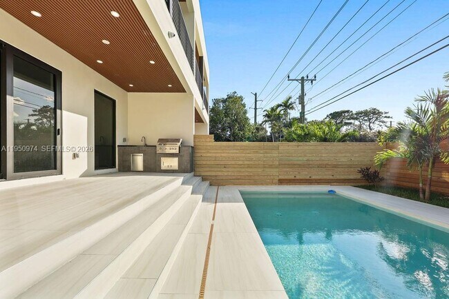 Foto del edificio - 1321 NE 13th Ave