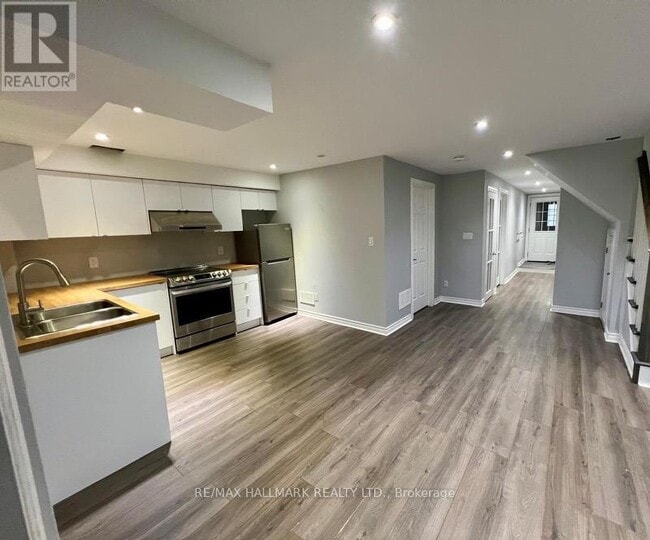 Building Photo - 30 Gatwick Ave