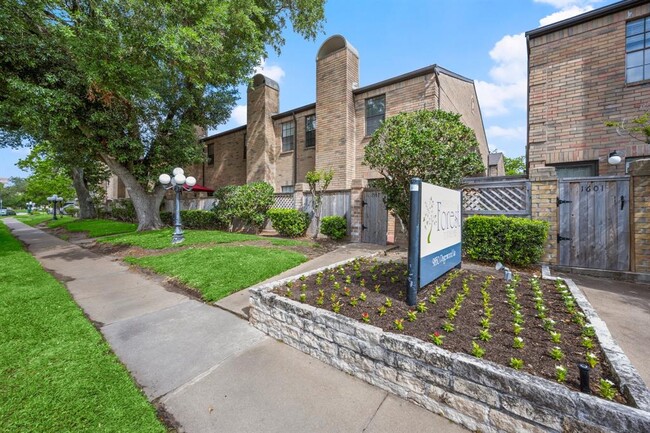 Foto del edificio - 9850 Pagewood Ln