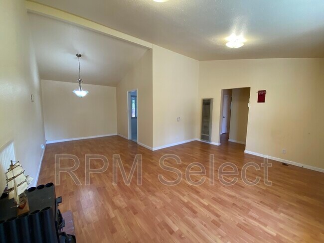 Foto del edificio - 2071 Sunshine Dr