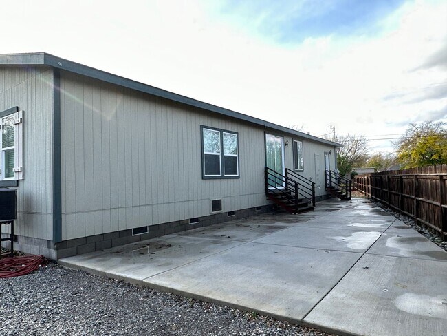 Building Photo - Coming Soon!!