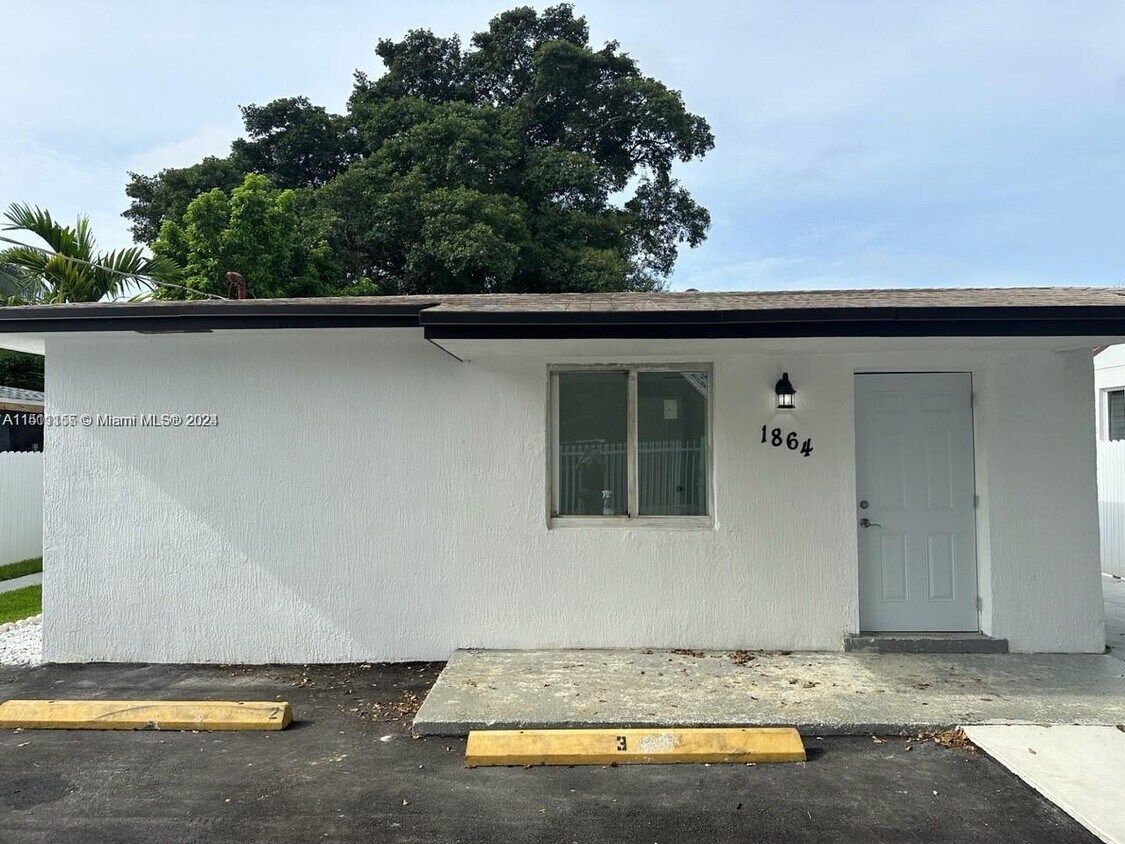 Primary Photo - 1864 NW 34th St