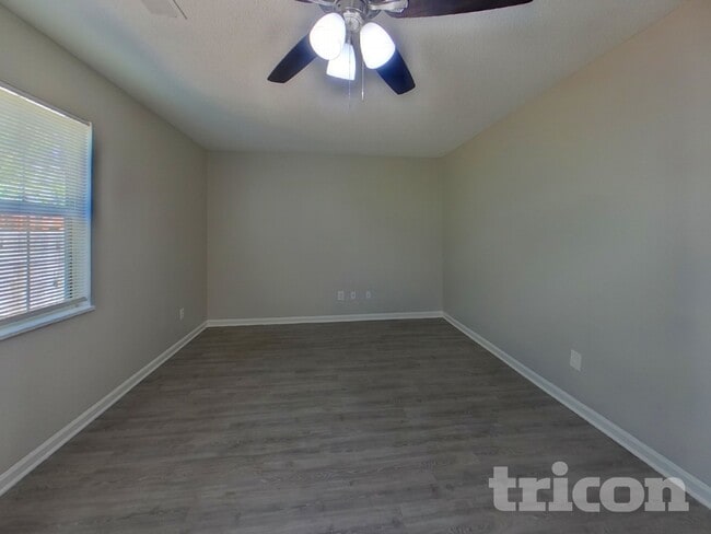 Building Photo - 5 High Glen Ct