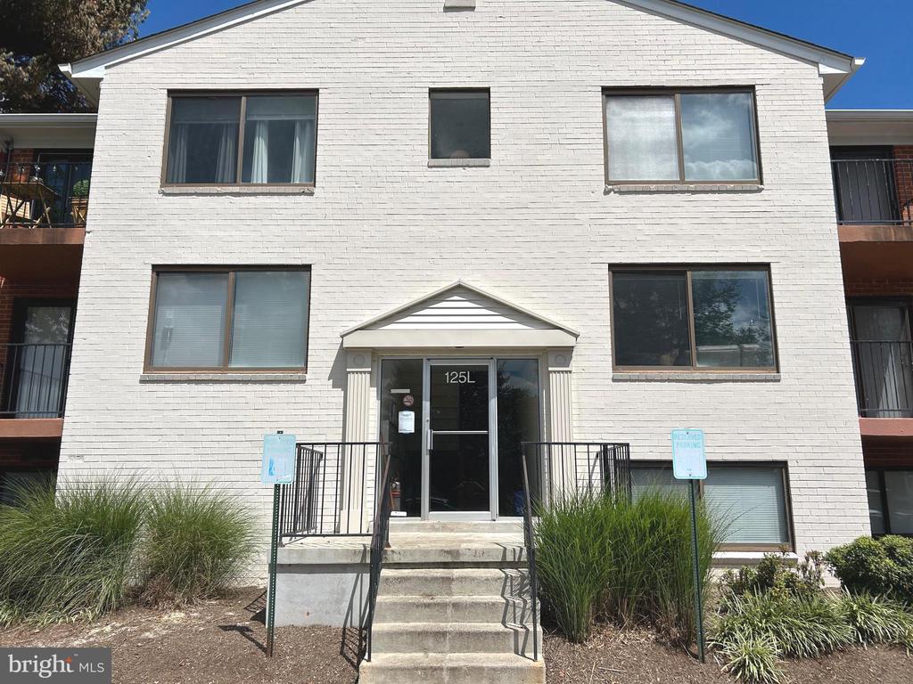 Primary Photo - 125 Clubhouse Dr SW