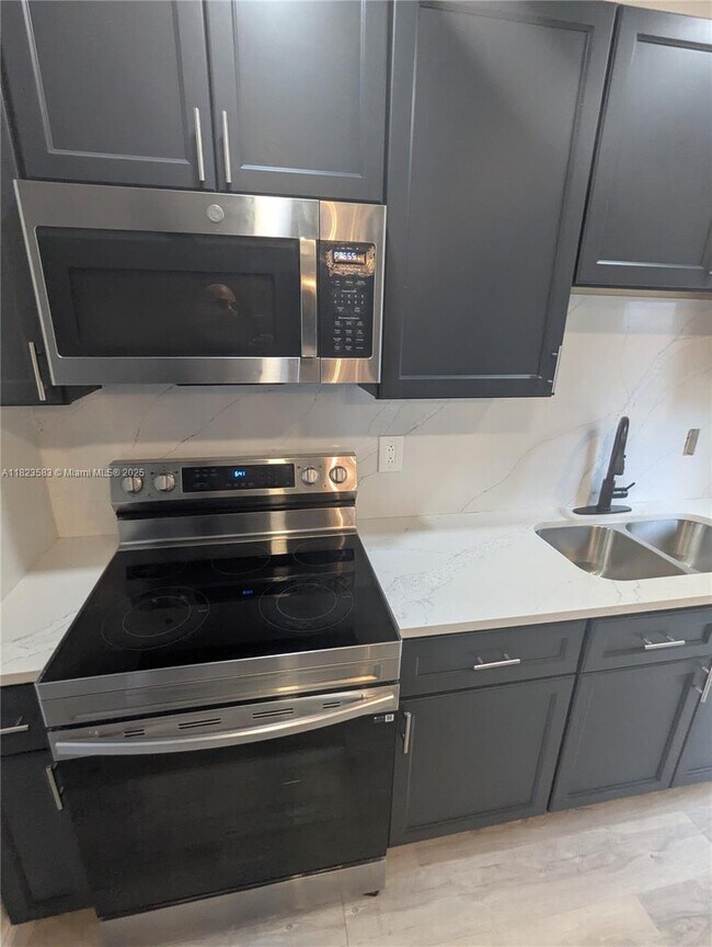 Foto del edificio - 14600 NW 11th Ct