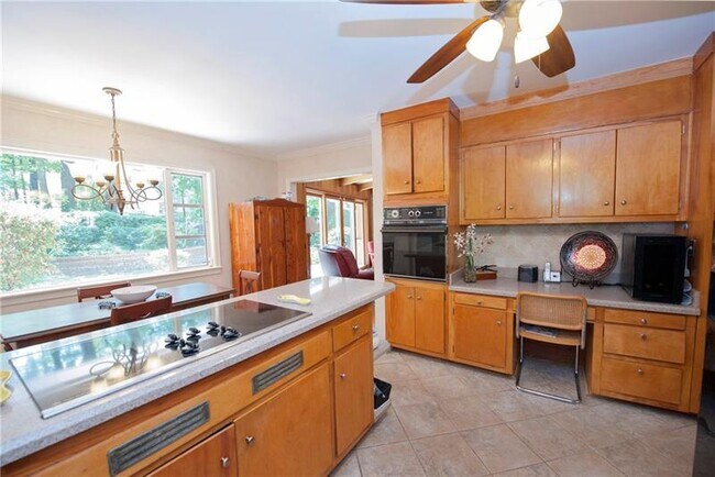 Building Photo - 653 Loridan Cir NE