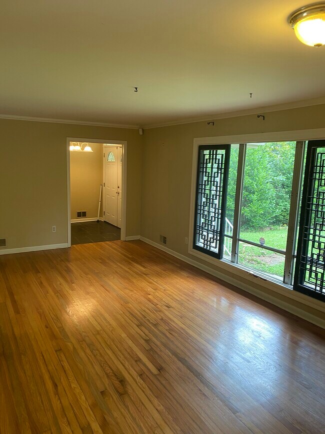 Foto del edificio - 2418 Henderson Rd