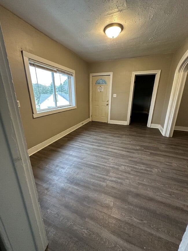 Building Photo - 809 Milton Ave