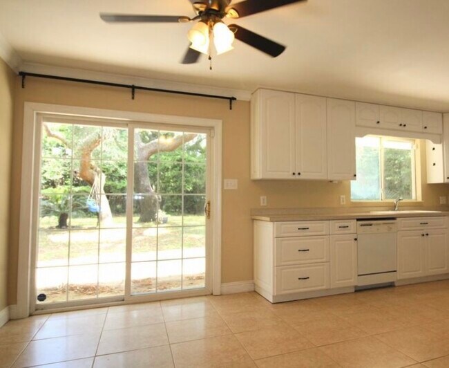 Building Photo - 550 Pocahontas Dr