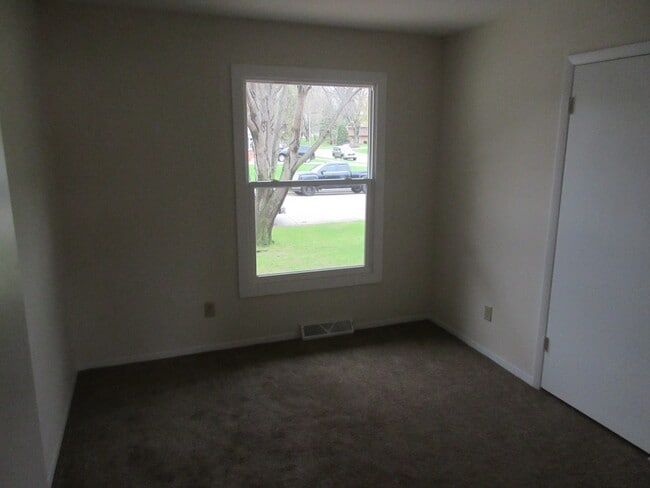 Building Photo - 428