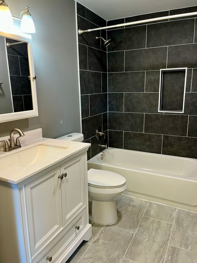 Foto del edificio - 823-825 Oak St