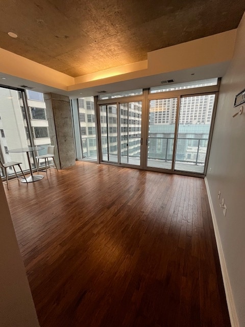 Building Photo - 550 N Saint Clair St