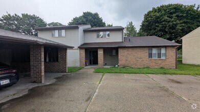 Building Photo - 801 Kerns Dr NE